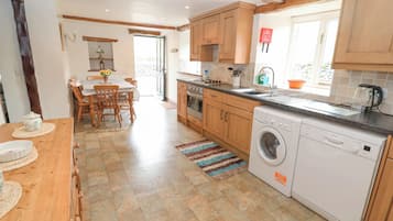 Refrigerador, lavavajillas, tetera/pava eléctrica, tostadora