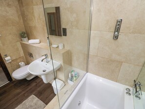 Shower, hair dryer - Bumble Cottage (Holmfirth)