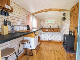 1 habitación, decoración personalizada y muebles diferentes 