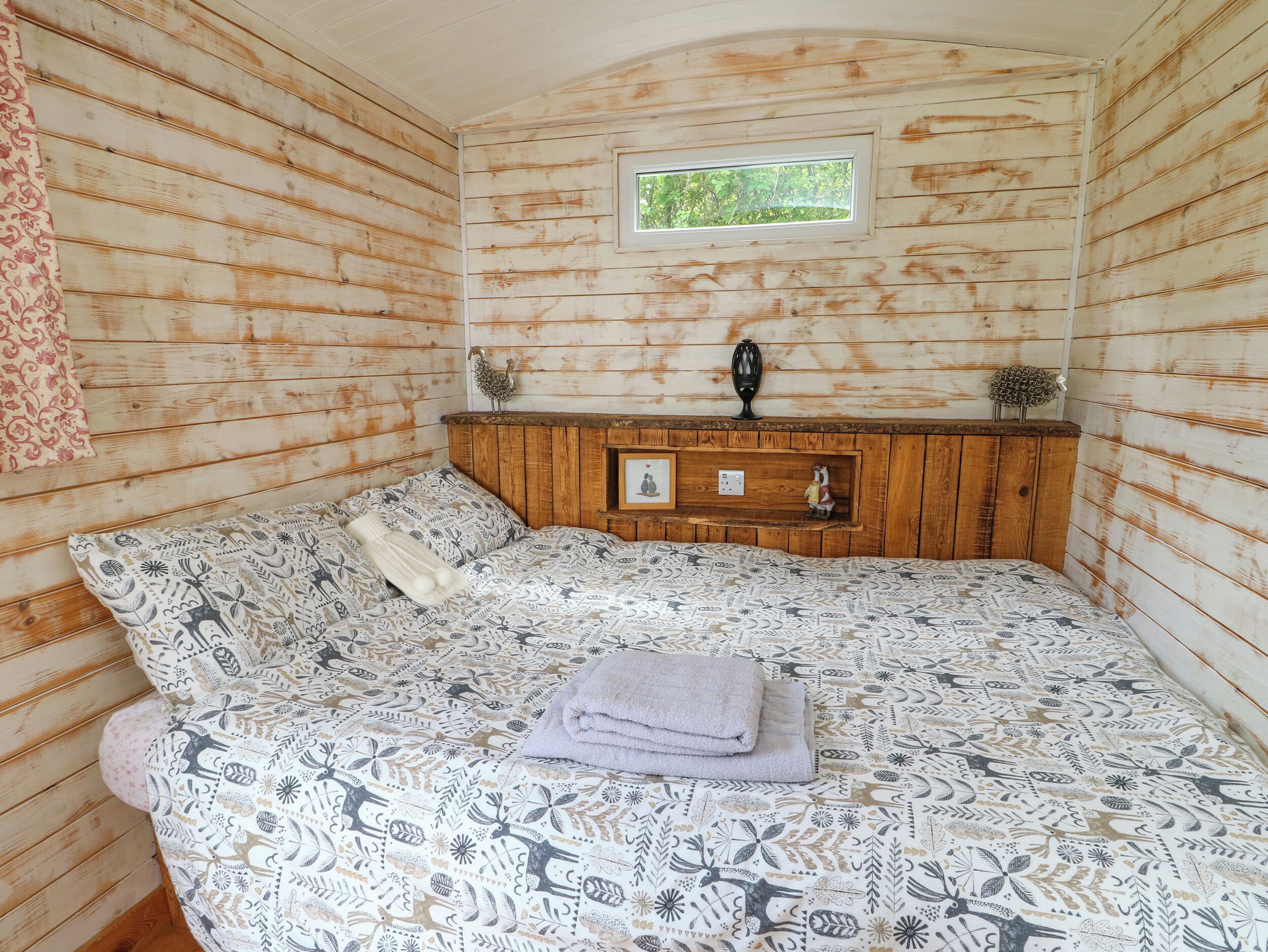 1 bedroom, individually decorated, individually furnished, free WiFi