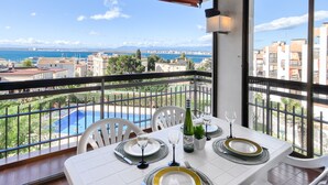 Outdoor dining - Apartment in Roses With Pool and Terrace (Roses)