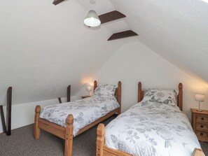3 bedrooms, individually decorated, individually furnished, free WiFi - Mistletoe Cottage (Burnham-on-Sea)