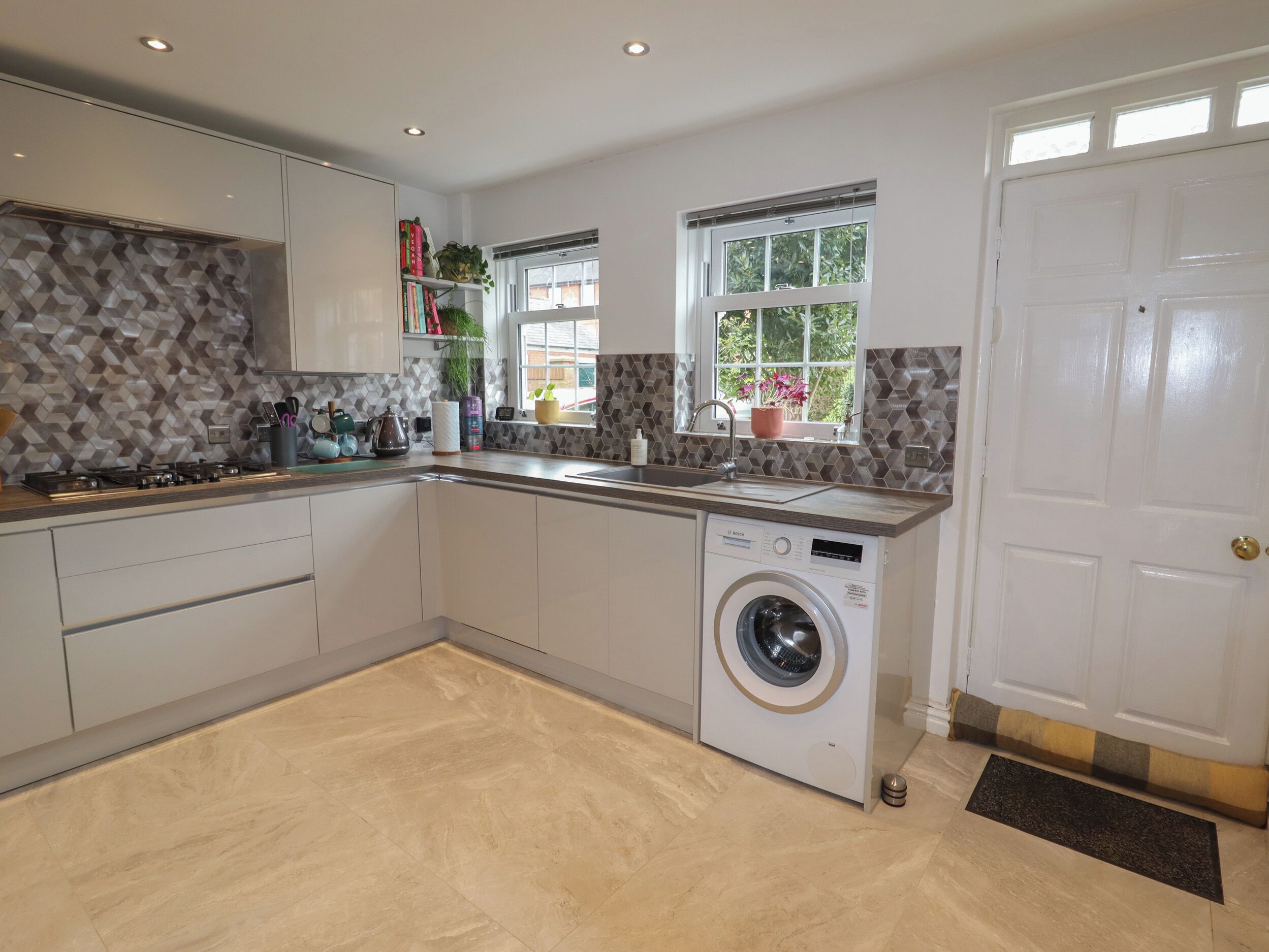 Kühlschrank, Geschirrspüler, Wasserkocher, Toaster