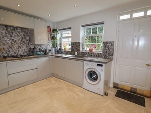 Réfrigérateur, lave-vaisselle, bouilloire électrique, grille-pain