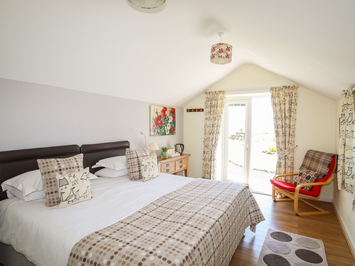 3 bedrooms, individually decorated, individually furnished, free WiFi