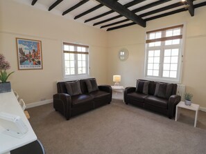 Interior - Above The Pub (Birmingham)