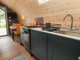 冰箱、电热水壶、烤面包机、厨具/餐具