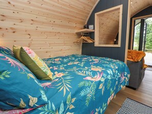 1 quarto, individualmente decorados, individualmente mobiliados