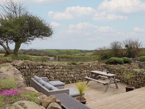 Outdoor dining - Long Barn (Penzance)