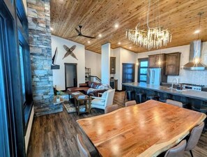 Interior - Ibex Lodge North: Luxury on Schweitzer (Sandpoint)