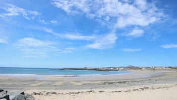 Una playa cerca