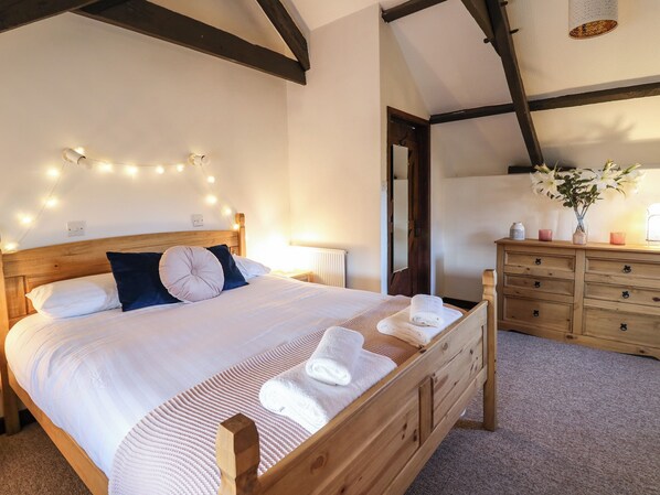 3 bedrooms, individually decorated, individually furnished, free WiFi - The Coach House (Haverfordwest)