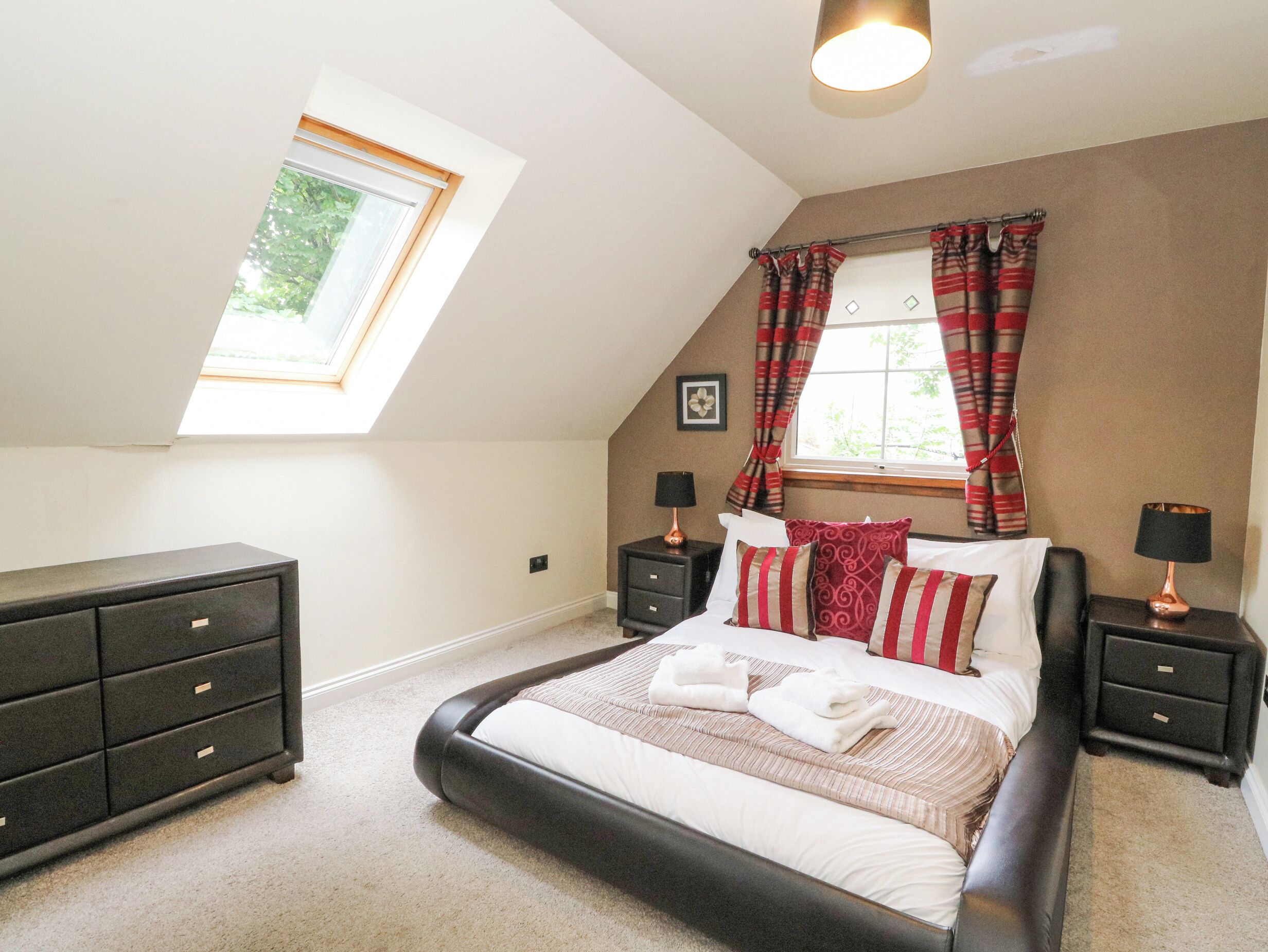 5 bedrooms, individually decorated, individually furnished, free WiFi