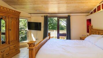 4 kamar tidur dan didekorasi berbeda-beda