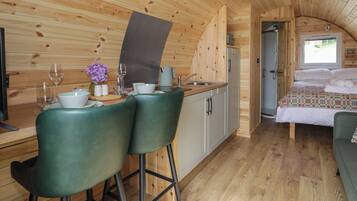 1 chambre, décoration personnalisée, ameublement personnalisé