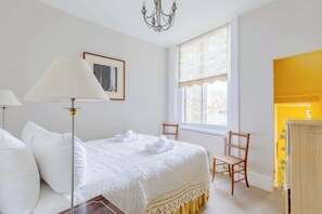 1 chambre, fer et planche à repasser, accès Internet, draps fournis