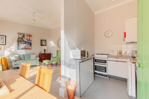 Unclassified image, 5 of 29, button