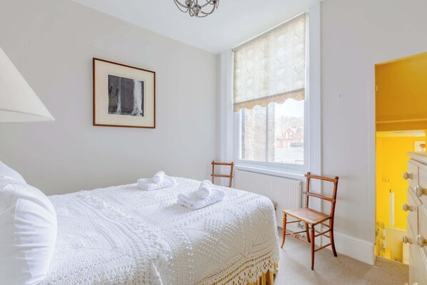 1 bedroom, iron/ironing board, internet, bed sheets