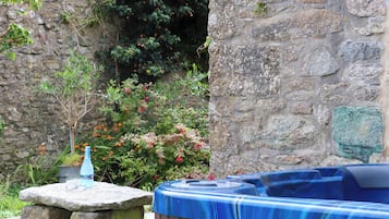 Bathtub spa outdoor
