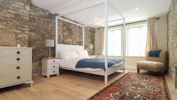6 kamar tidur dan didekorasi berbeda-beda