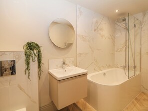 Shower - Castleton Suite (Buxton)
