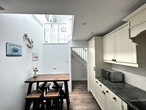 Cottage | Dining - Melanie's Cottage (Weymouth)