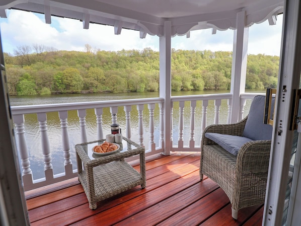 รับประทานอาหารกลางแจ้ง