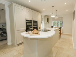 Refrigerador, lavavajillas, tetera/pava eléctrica, tostadora