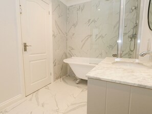 Shower - Sunningdale Rise (Weymouth)
