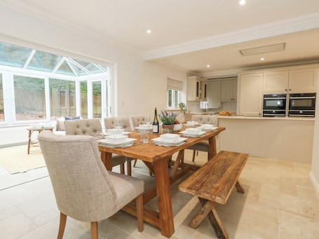 Dining. Sunningdale Rise