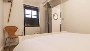 1 bedroom, individually decorated, individually furnished, free WiFi