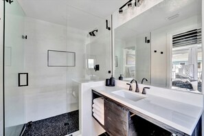Bathroom - The Aura a Luxury Waterview Condo Heated Pool (Clearwater Beach)