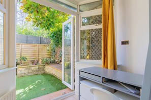 Interior - Chic 2BD Flat, 12 Mins from Hampstead Heath (London)