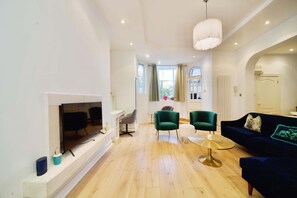 Unclassified image, 5 of 47, button