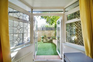 Interior - Chic 2BD Flat, 12 Mins from Hampstead Heath (London)