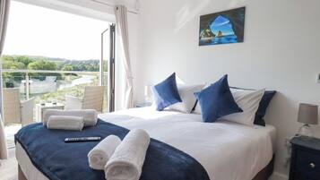 4 habitaciones, decoración personalizada y muebles diferentes