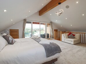 4 habitaciones, decoración personalizada y muebles diferentes