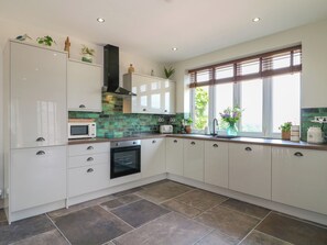 Fridge, dishwasher, cookware/dishes/utensils - Cherry Tree Cottage (Chesterfield)