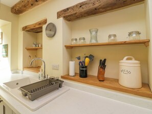 Dishwasher, cookware/dishes/utensils - Burton House (Carnforth)