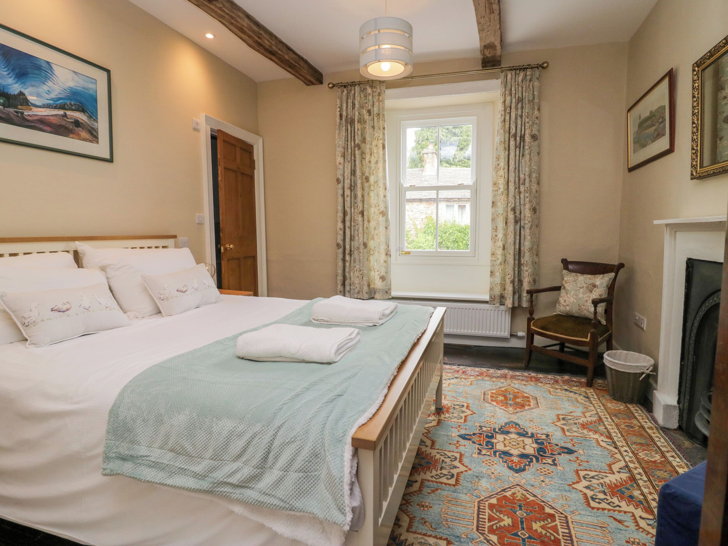 4 bedrooms, individually decorated, individually furnished, free WiFi