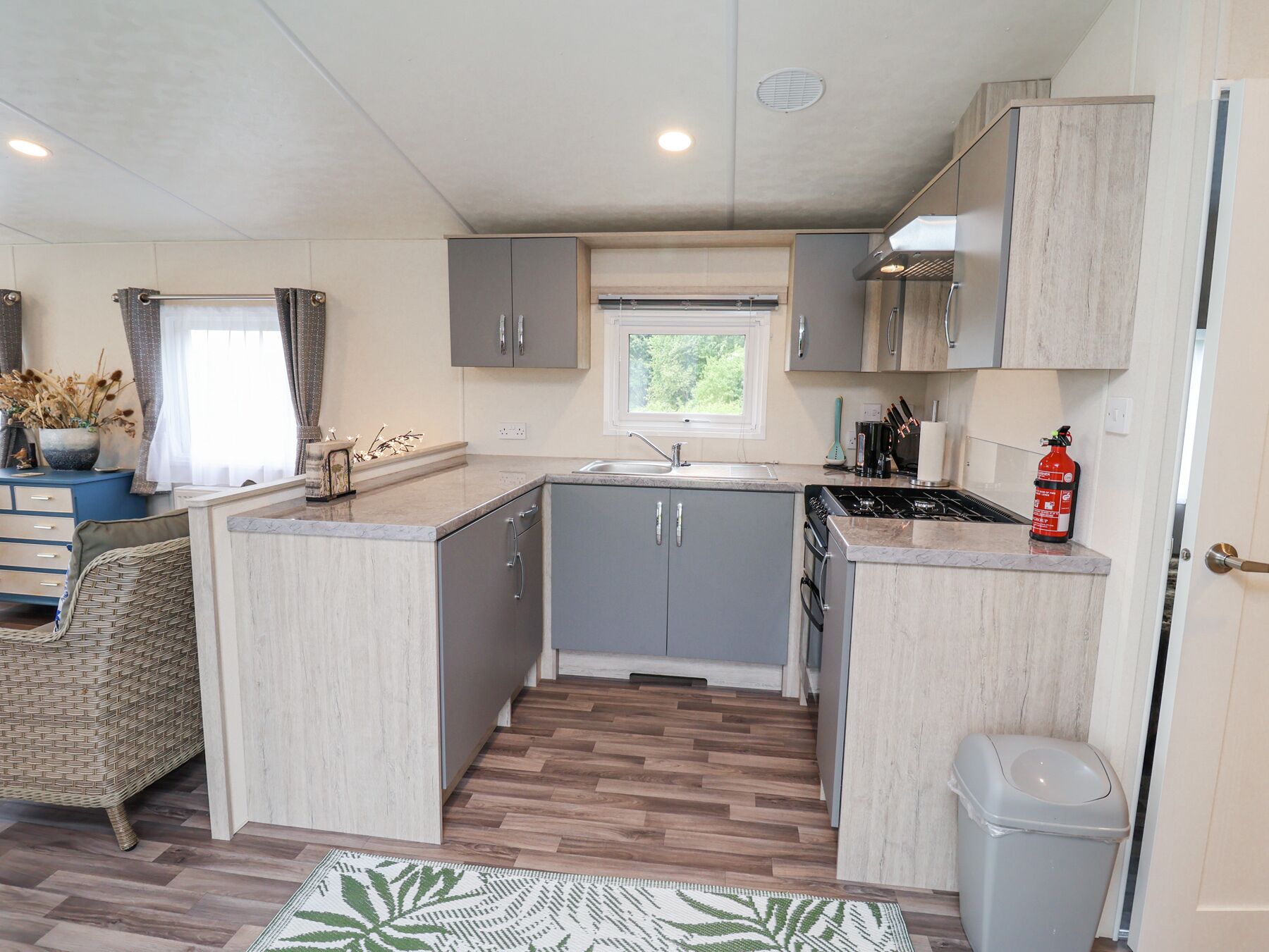Cottage | Private kitchen | Fridge, electric kettle, toaster, cookware/dishes/utensils