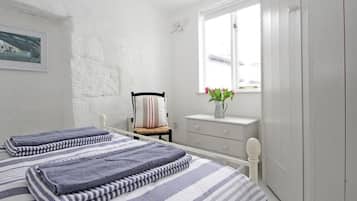 3 habitaciones, decoración personalizada y muebles diferentes