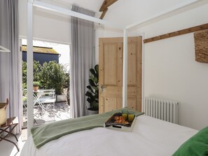 1 bedroom, individually decorated, individually furnished, free WiFi