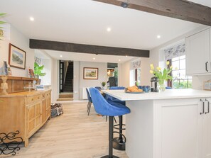 Dining - Manor Barn (Saltash)