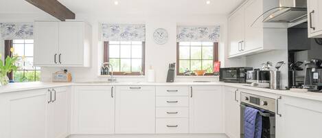 Fridge, dishwasher, cookware/dishes/utensils