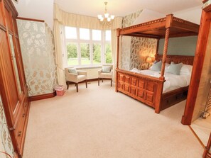 5 quartos, individualmente decorados, individualmente mobiliados