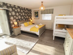3 Schlafzimmer, individuell dekoriert, individuell eingerichtet