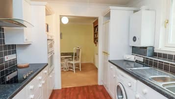 Fridge, cookware/dishes/utensils