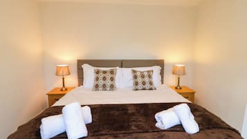 2 quartos, individualmente decorados, individualmente mobiliados