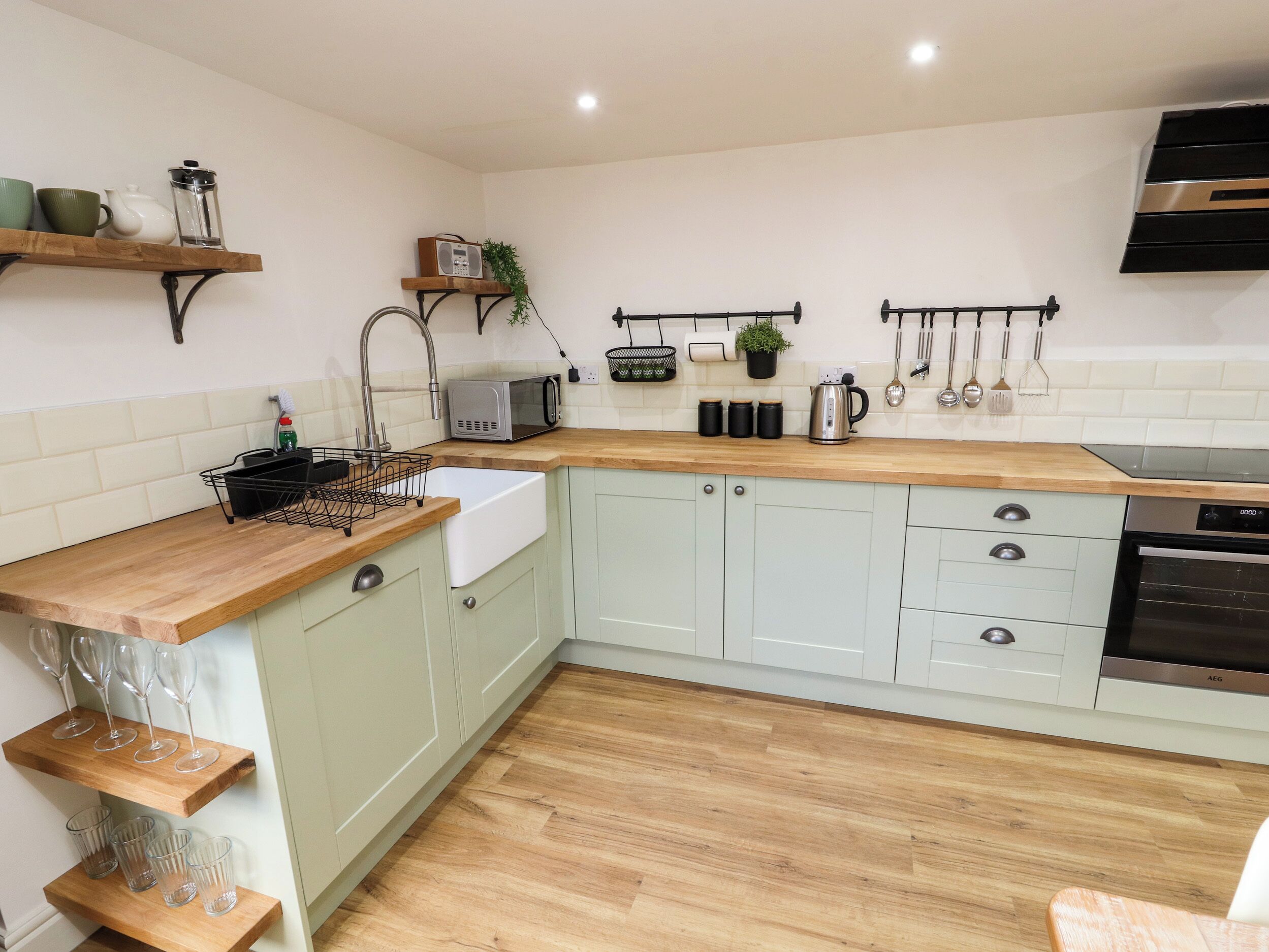 冰箱、洗碗机、电热水壶、烤面包机